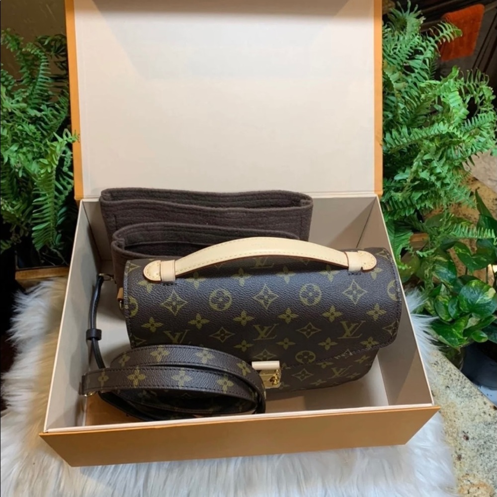 Louis Vuitton Pochette Metis - Picture 5 of 16
